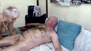 Depravat mature rusă curva AimeeParadise cu sârguință suge pula la soțul ei iubit ...