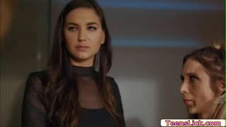 ���ार्लोट ने अपनी जरूरतों को पूरा किया और वह सिल्विया सैगे की भी मदद करती है