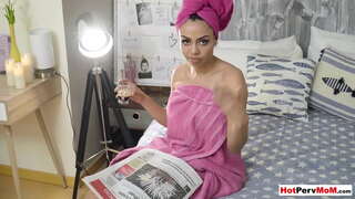 Katta boobed latina Cougar oyi stepsons uning minib Dik