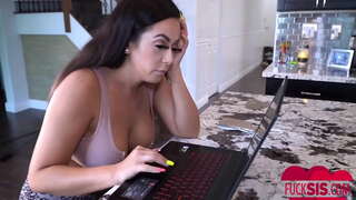 بہن مجھ سے محبت کرتا ہے - Kiki Klout