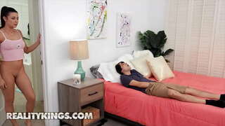 Reality Kings - RK Prim - Kylie Rachete, Ricky spaniolă - Sticky Seat Reality Kings - RK Prim - Kylie Rachete, Ricky spaniolă - Sticky Seat