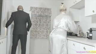 ���ेला बारिश कुछ भी नहीं की तरह इस प्रोटीन पैक बीबीसी ले लो