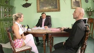 Dous tesón profesores castigar impertinente facultade bebé Mia Leona con grandes juggers