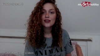 ���र्म जर्मन शौकिया बेब एक मोटी dildo का उपयोग फैलाने के लिए उसे तंग बिल्ली और जोर से moans जब तक वह सह की