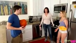 Шолып акаж дене иктешла, пӧрт ыштымем годым авам дене