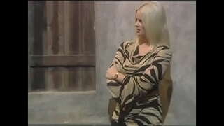 Блондинка трахаться һәм сосед оло Харпер жопастый Ханна с завитками уның шеф-ашнаҡсы ресторанында йыуан ағзалары